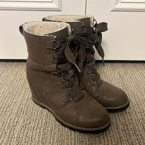 Lace up winter boots